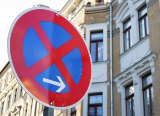 Czy można parkować samochód na chodniku? Czy można parkować samochód na chodniku?