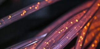 Jak połączyć kable elektryczne pod tynkiem?