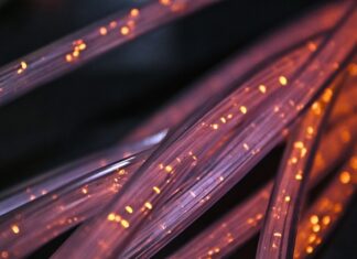 Jak połączyć kable elektryczne pod tynkiem?
